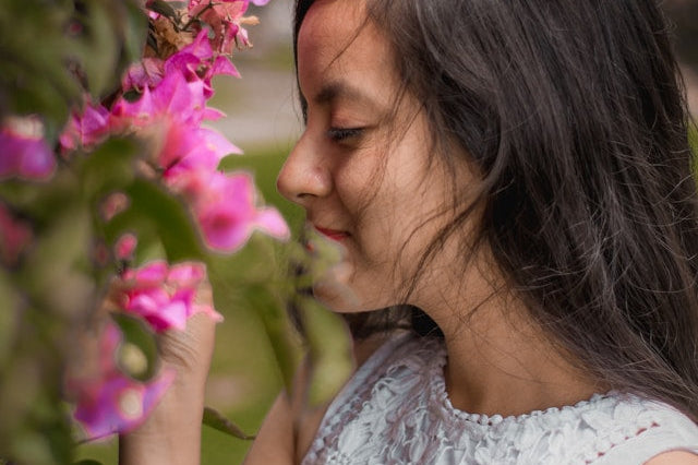 Why Smelling Matters: Harnessing Aromatherapy, Plant Oils and Your Brain Health