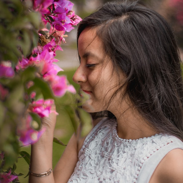 Why Smelling Matters: Harnessing Aromatherapy, Plant Oils and Your Brain Health